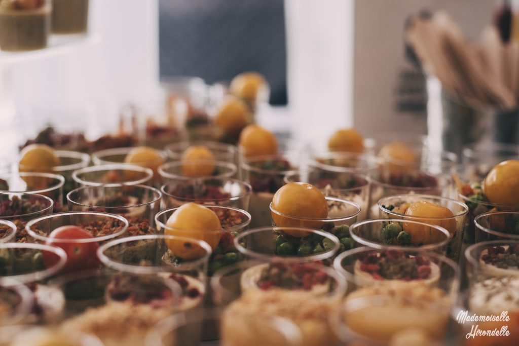 Bouchées du cocktail dînatoire servies sur ardoise